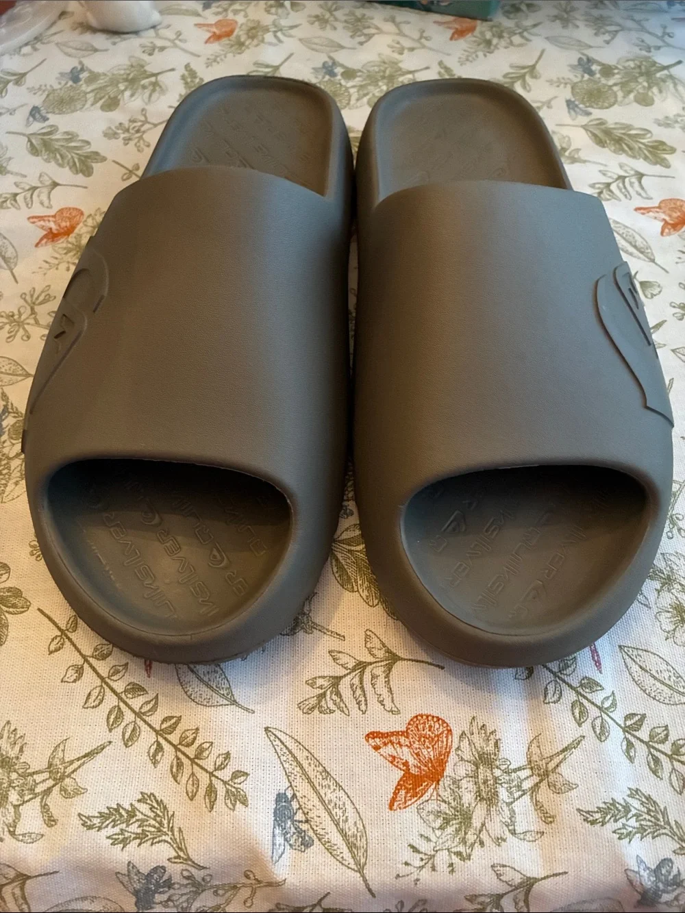 Quiksilver Men’s Cloudbreak Comfort Slip-On Slide Sandals in Olive Size 13
